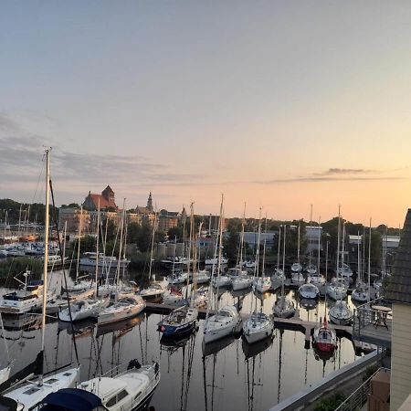 Ferienwohnung Marina Am Ryck جرايفسفالد المظهر الخارجي الصورة