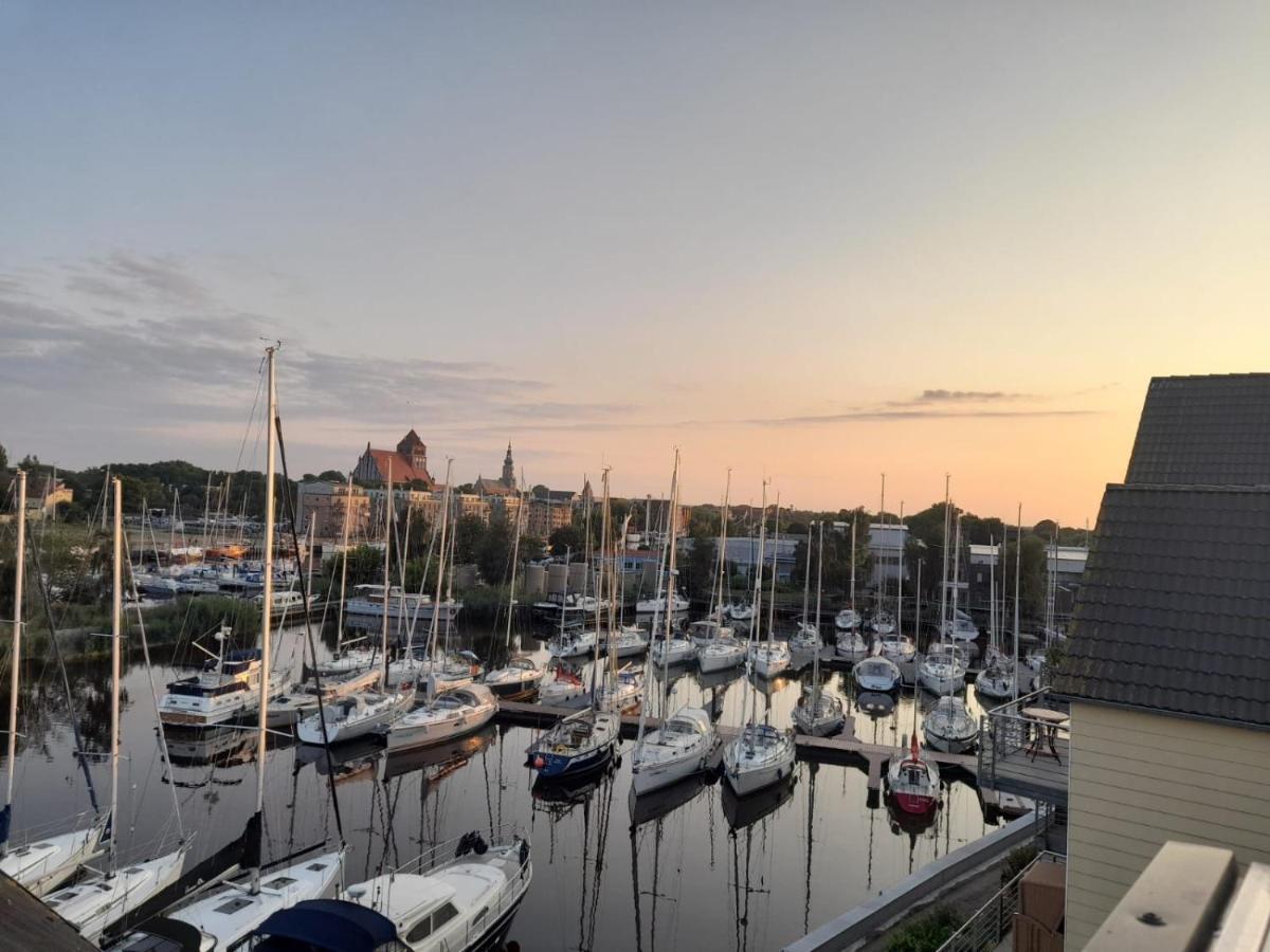 Ferienwohnung Marina Am Ryck جرايفسفالد المظهر الخارجي الصورة